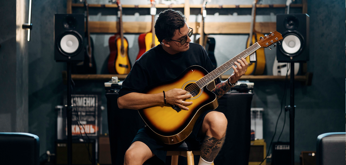 Акустическая гитара