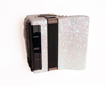 Rubin-II-60/30-WH Rubin Аккордеон 30/60/II/3, белый, с ремнями и чехлом, Weltmeister Rubin-II-60/30-WH - фото 27769