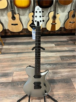 Covenant I-STD 100 silver электрогитара в чехле с аксессуарами I-STD 100 silver - фото 35013