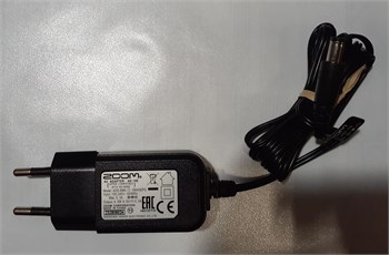 Zoom AD16E блок питания для педалей и процессоров. 9V/500 mA Zoom AD16E