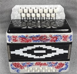 S40XL-C-WH Гармонь "Сувенир" 15х12-I, белая, палехская роспись, Шуйская гармонь S40XL-C-WH