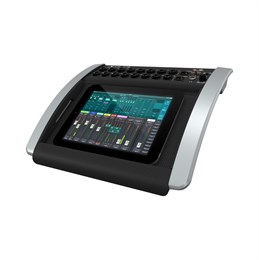 BEHRINGER X18 - портативный цифровой микшер X18